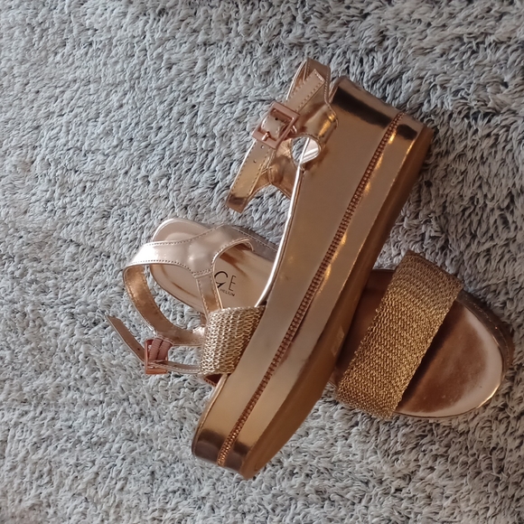 Sandals - Picture 3 of 5